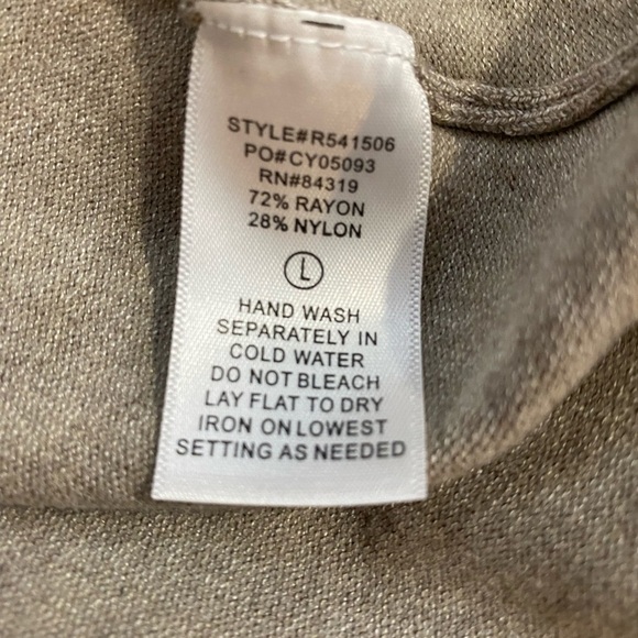 Cyrus Tan Modern Sweater with Lace size Large - Picture 9 of 10